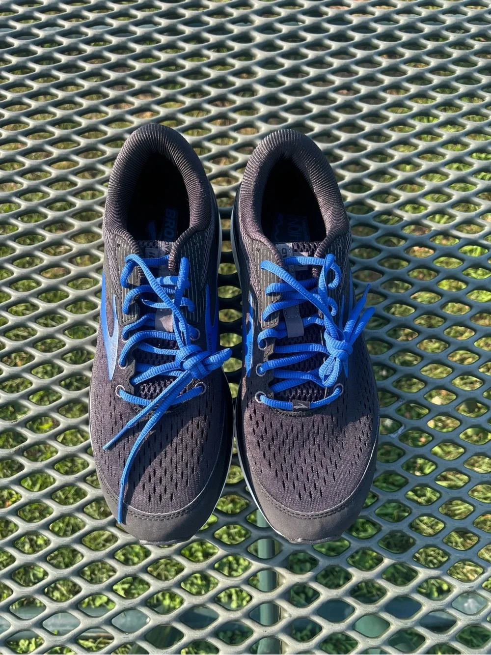 Brooks Men's Black and Blue Running Sneakers